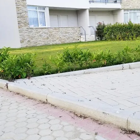 Reina With Private Garden At Lura 2, Gjiri Lalzit Apartamento